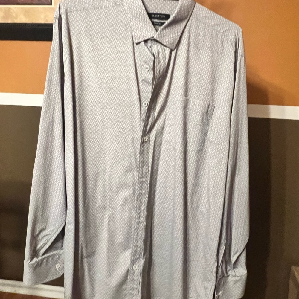 Men's Gray Button-Up Shirt